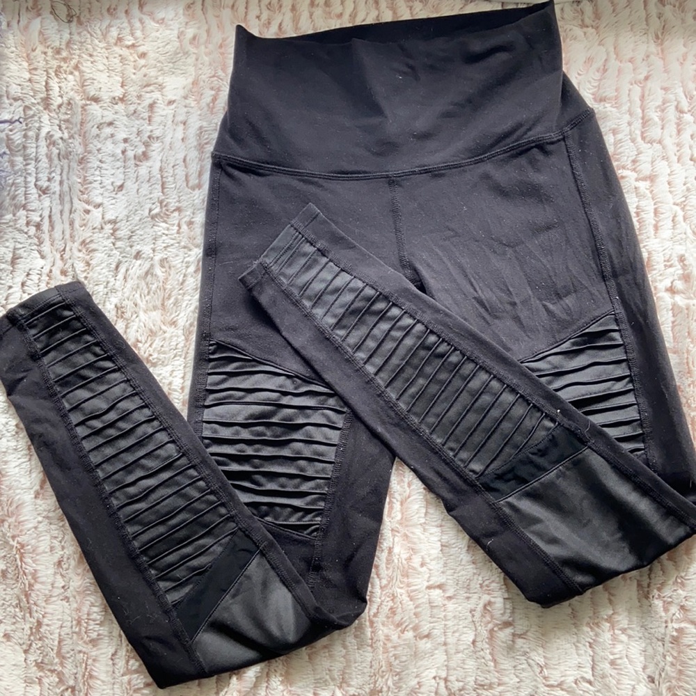 Alo Yoga Black Motto Leggings